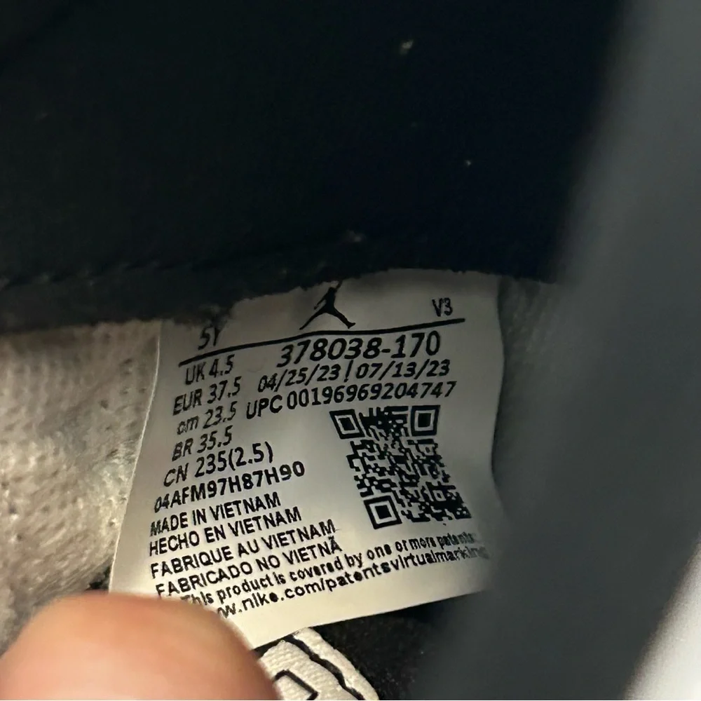Jordan 11 Retro DMP‎ Gratitude 2023 5 Y - Does Not Come With Box